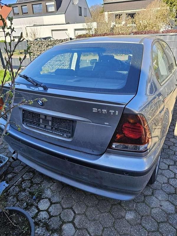 Gebraucht BMW 318 143 PS (105 kW) 2004 Silber Limousine