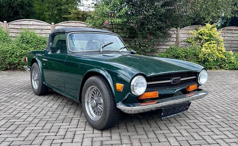 Grün Gebraucht 1973 Triumph TR6 Cabrio | 34.990 € - Bild 1/4