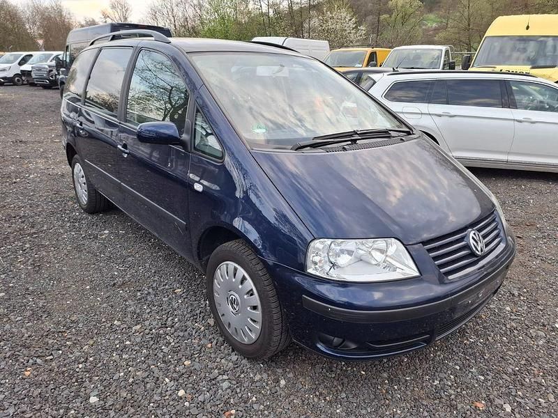 Second-hand VW Sharan 150 CP (110 kW) 2003 Albastru Monovolum