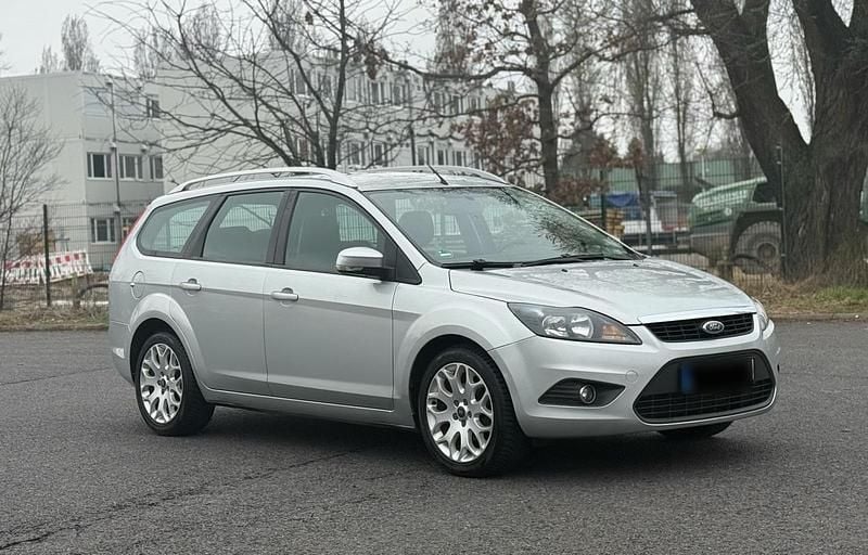Gebraucht Ford Focus 116 PS (85 kW) 2010 Silber Kombi