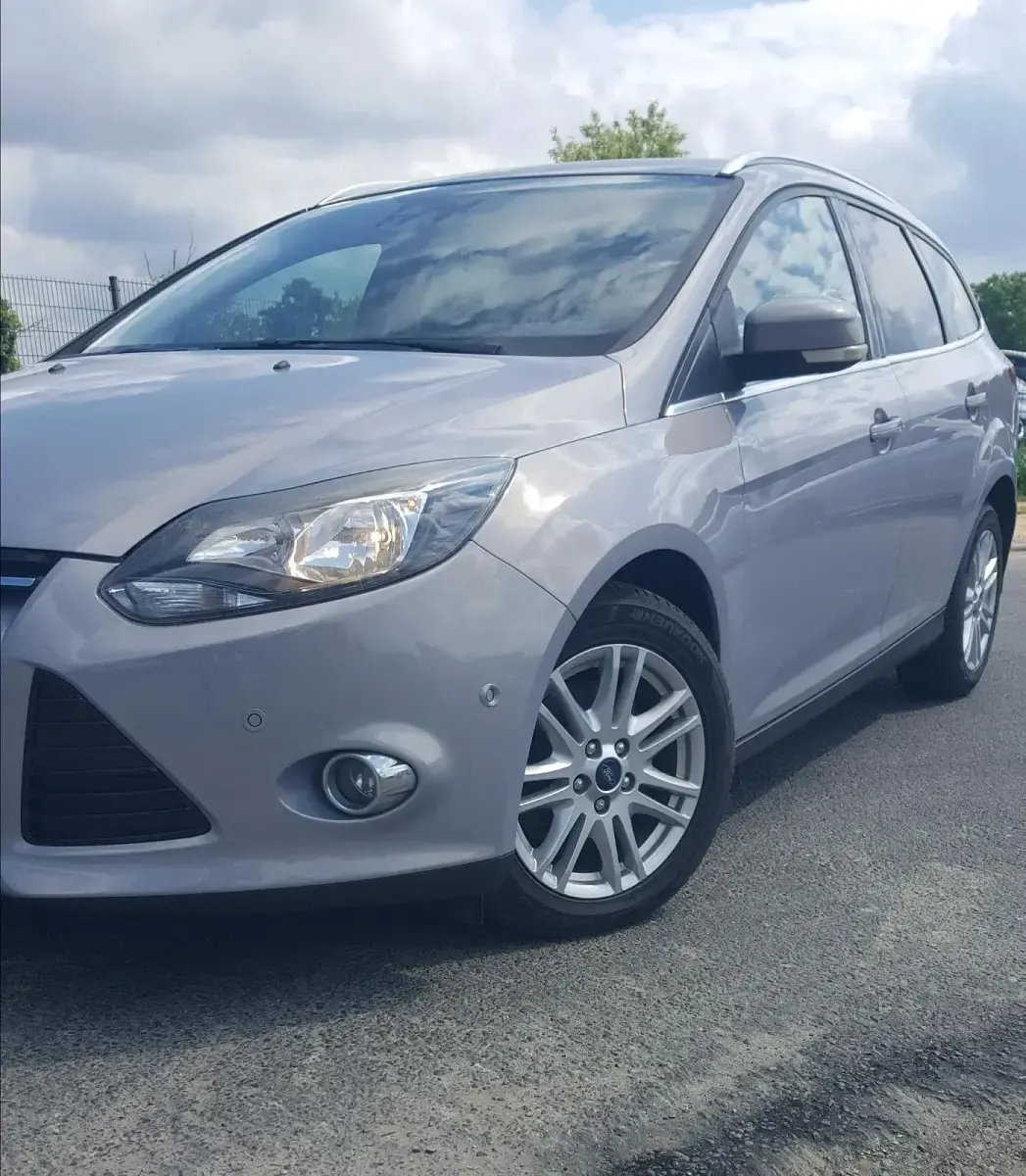 Gebraucht Ford Focus 140 PS (102 kW) 2014 Grau Kombi