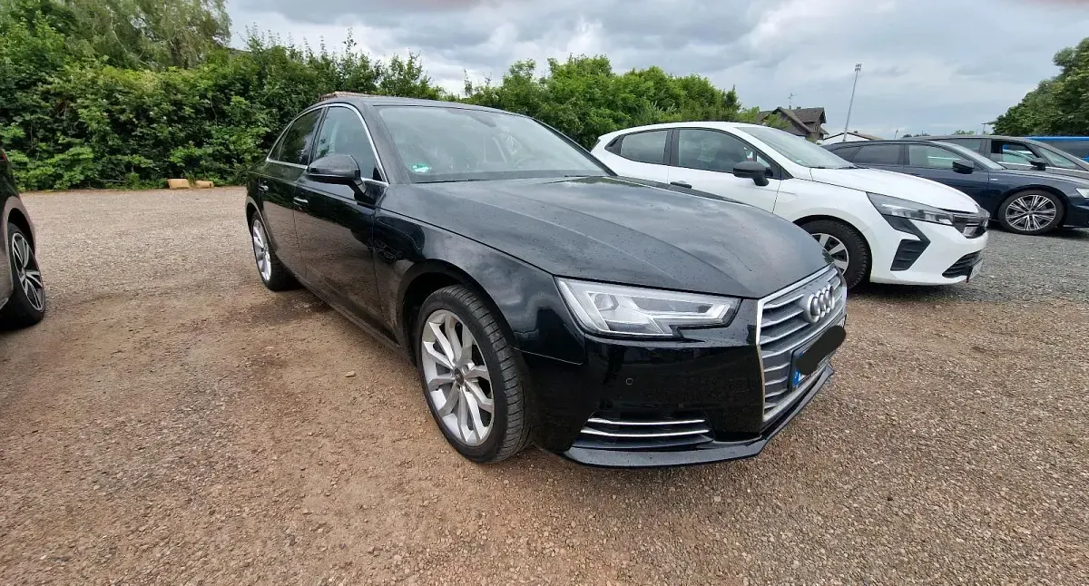 Gebraucht Audi A4 Sport 150 PS (110 kW) 2018 Schwarz Limousine