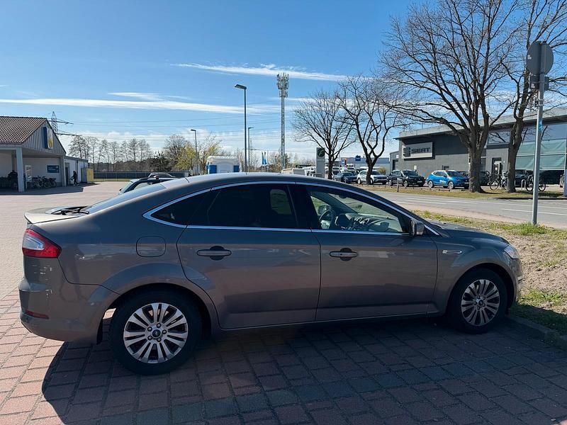 Gebraucht Ford Mondeo 116 PS (85 kW) 2011 Braun Limousine