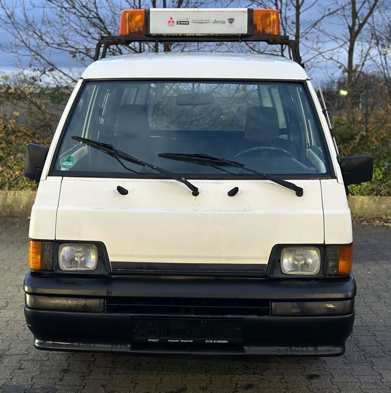 Weiß Gebraucht 1994 Mitsubishi L300 Van / Kleinbus | 5.799 € - Bild 1/4