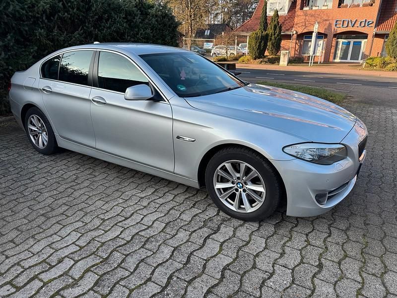 Silber Gebraucht 2010 BMW 528 Limousine | 8.999 € (Guter Preis) - Bild 1/4