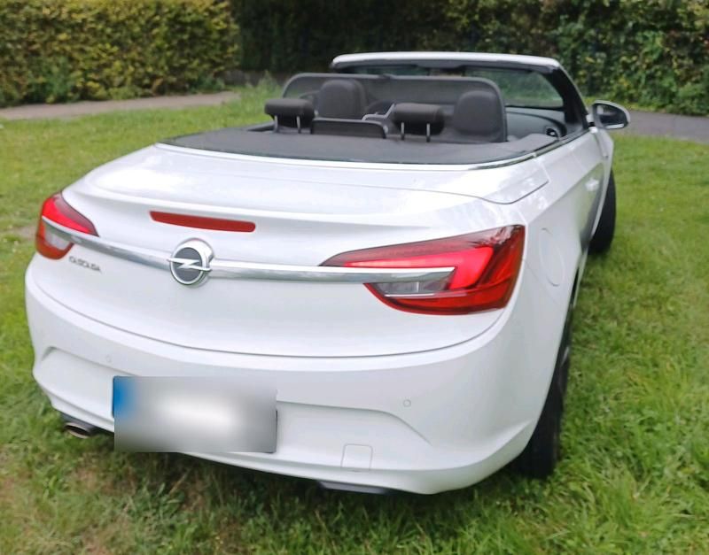 Second-hand Opel Cascada 140 CP (102 kW) 2013 Alb Cabrio