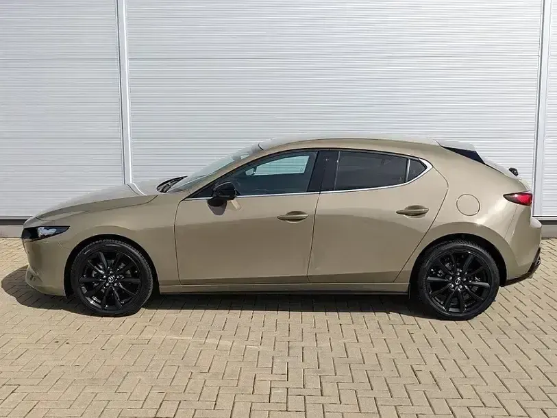Neu Mazda 3 Homura-Line 140 PS (102 kW) 2025 Zircon sand metallic Limousine
