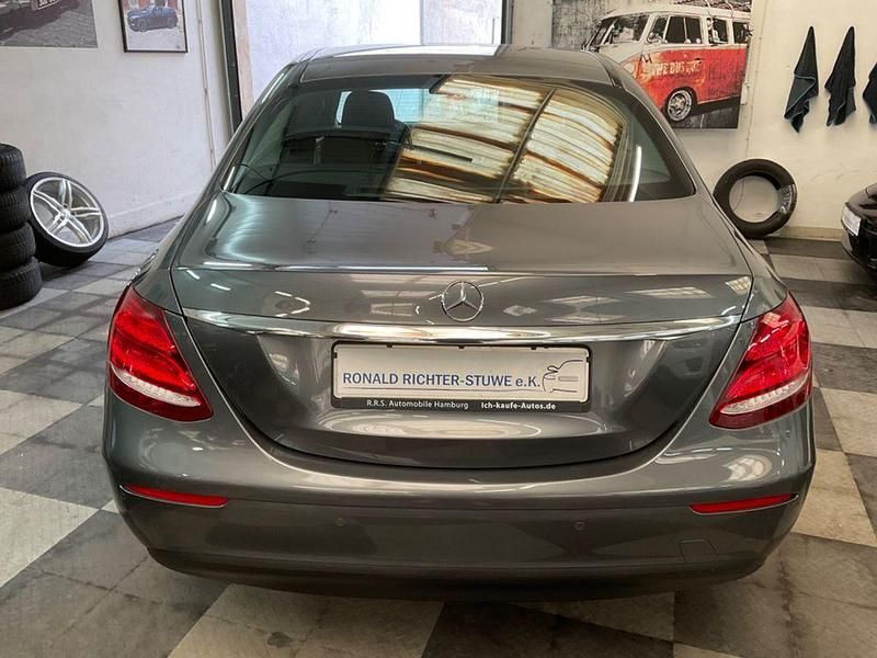 Gebraucht Mercedes E200 184 PS (135 kW) 2017 Grau Limousine