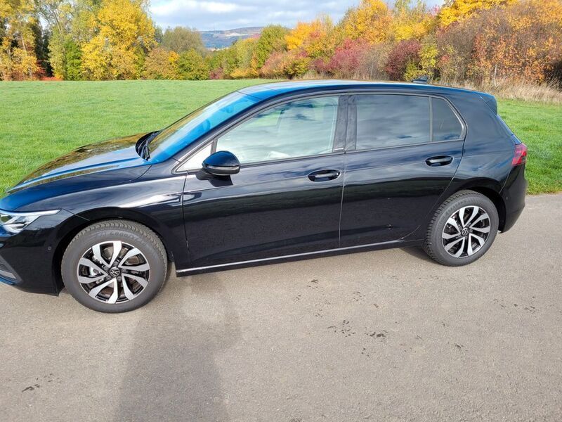 Gebraucht VW Golf VIII Active 131 PS (96 kW) 2022 Schwarz Limousine
