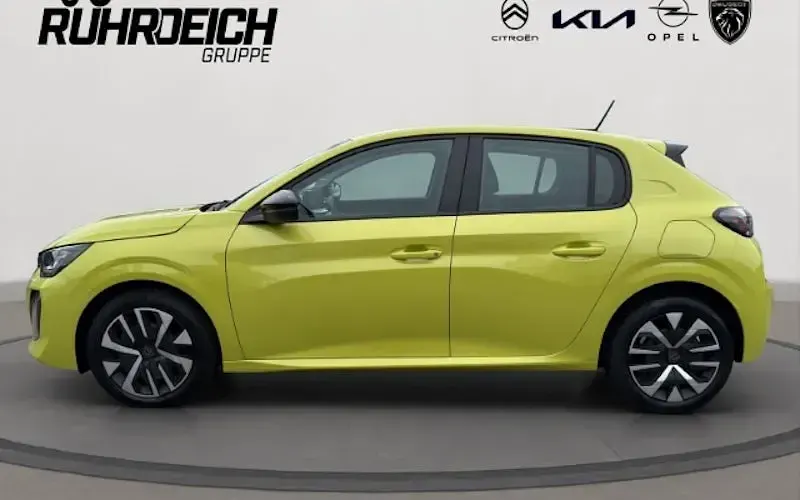 Gebraucht Peugeot 208 Active 101 PS (74 kW) 2024 Gelb Kleinwagen
