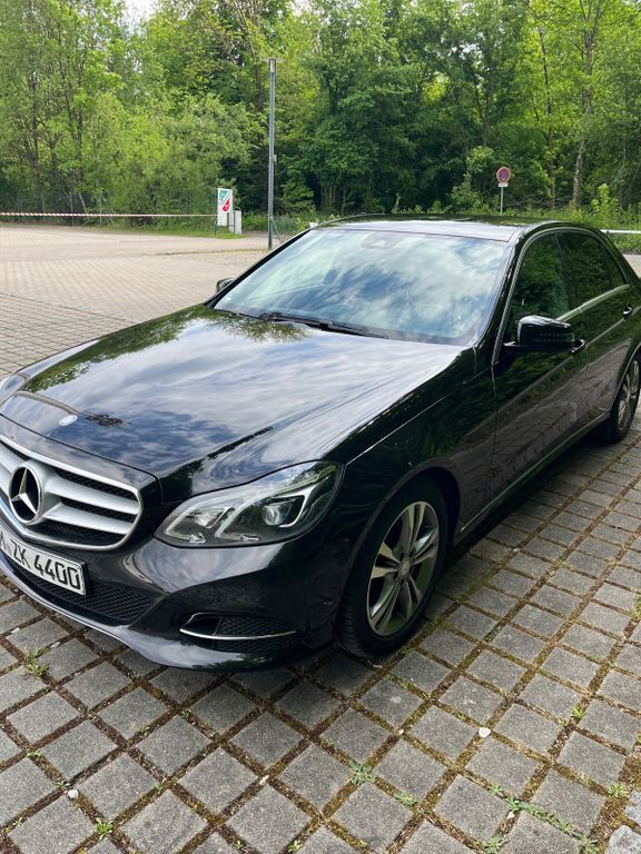 Schwarz Gebraucht 2014 Mercedes E200 Avantgarde Limousine | 18.499 € (Fairer Preis) - Bild 1/4