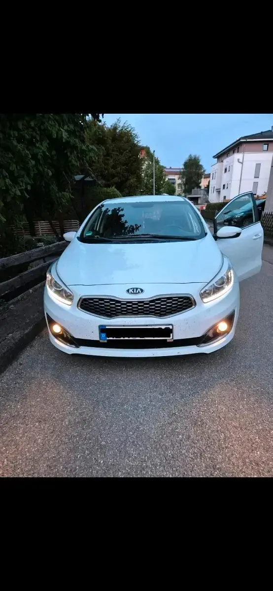 Gebraucht Kia Ceed DREAM-TEAM Edition 136 PS (100 kW) 2016 Weiß Kleinwagen