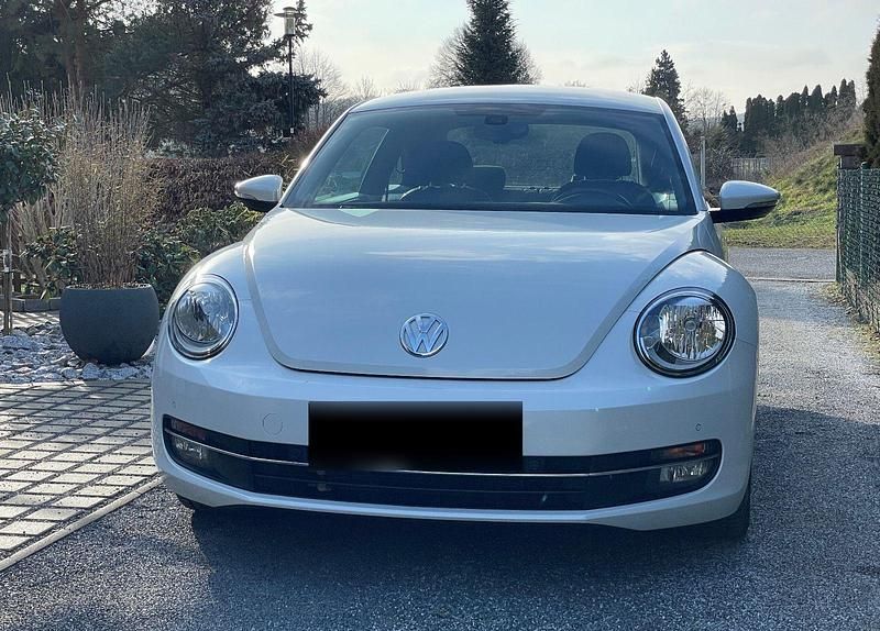 Gebraucht VW Beetle Design 105 PS (77 kW) 2014 Weiß Kleinwagen