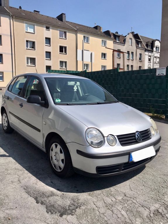 Grau Gebraucht 2002 VW Polo Limousine | 649 € (Superpreis) - Bild 1/4