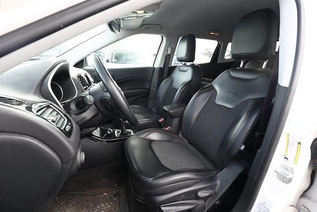 Gebraucht Jeep Compass Limited 140 PS (102 kW) 2018 White clear coat white clear coat SUV