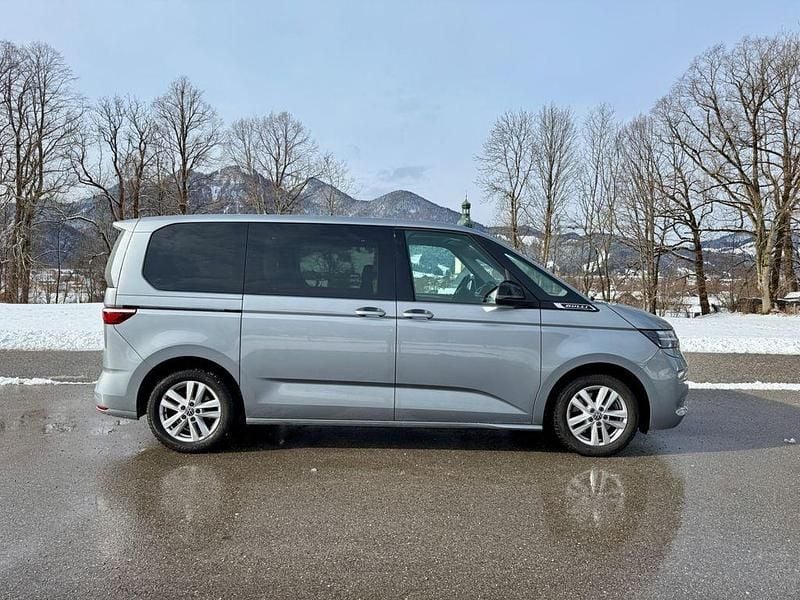 Gebraucht VW Multivan 150 PS (110 kW) 2023 Silber Van