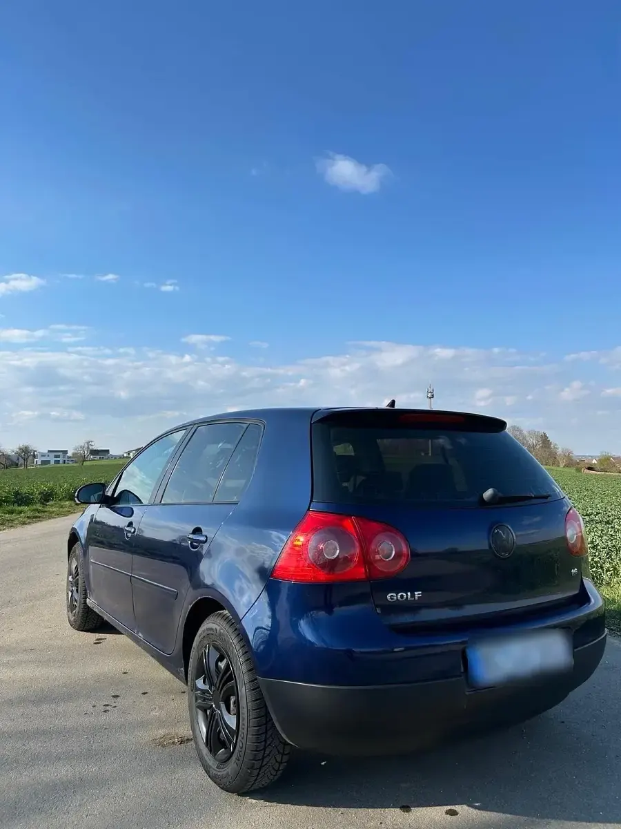 Gebraucht VW Golf V 102 PS (75 kW) 2005 Blau Kleinwagen