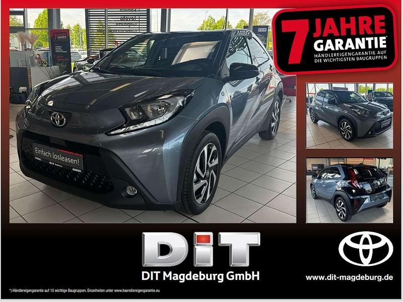 Celestite grey (1k3)/ black mi Neu 2025 Toyota Aygo Kleinwagen | 15.490 € - Bild 1/4