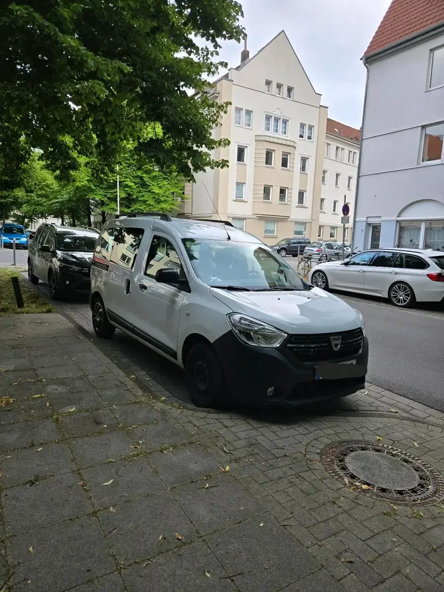 Gebraucht Dacia Dokker 102 PS (75 kW) 2018 Weiß Van / Kleinbus