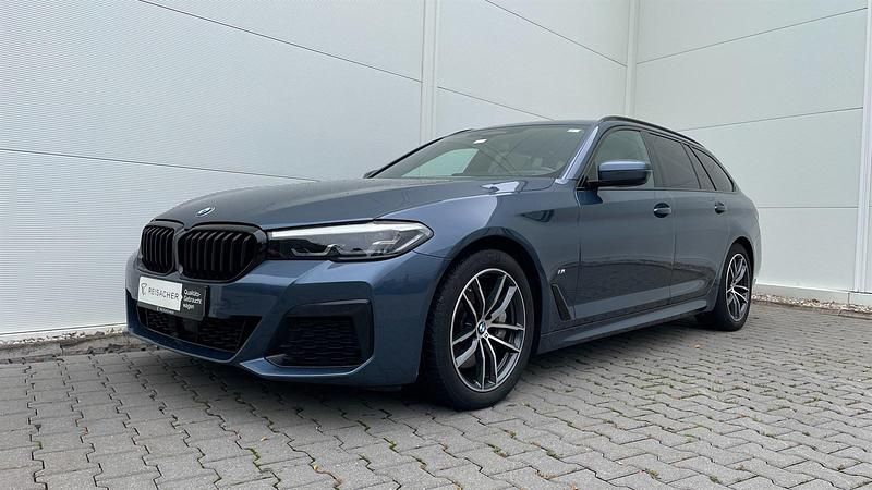 Arctic race blue metallic Gebraucht 2022 BMW 530 Efficient Dynamics Kombi | 46.749 € (Teuer) - Bild 1/4