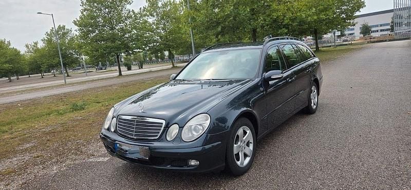 Schwarz Gebraucht 2005 Mercedes E280 Classic Limousine | 2.899 € (Guter Preis) - Bild 1/4