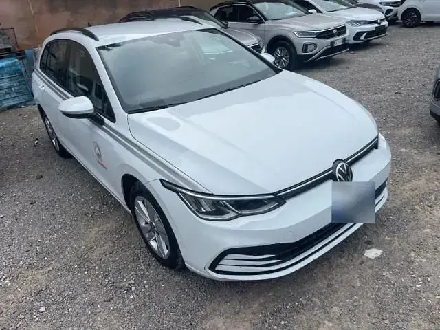 Gebraucht VW Golf VIII Life 116 PS (85 kW) 2022 Pure white Kombi