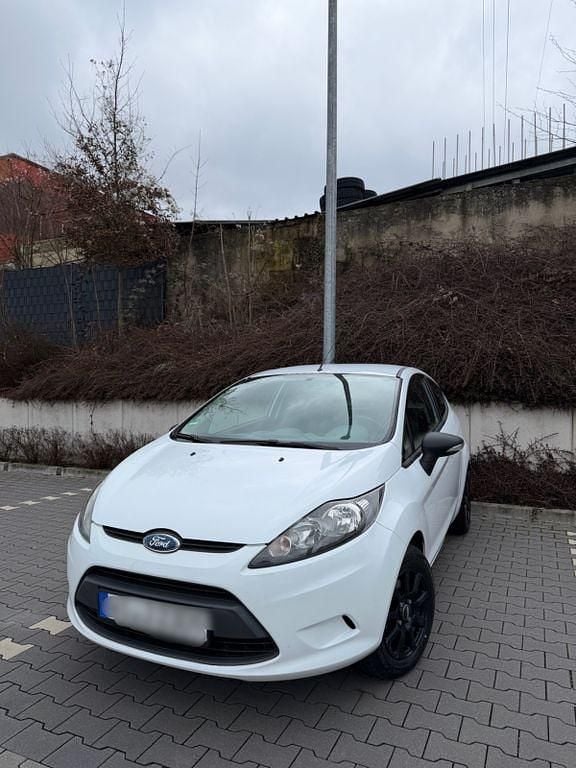 Gebraucht Ford Fiesta Ambiente 60 PS (44 kW) 2009 Weiß Kleinwagen