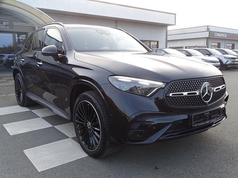 Gebraucht Mercedes GLC300e AMG line 197 PS (144 kW) 2023 Schwarz obsidianschwarz  metalliclack (metallic) SUV