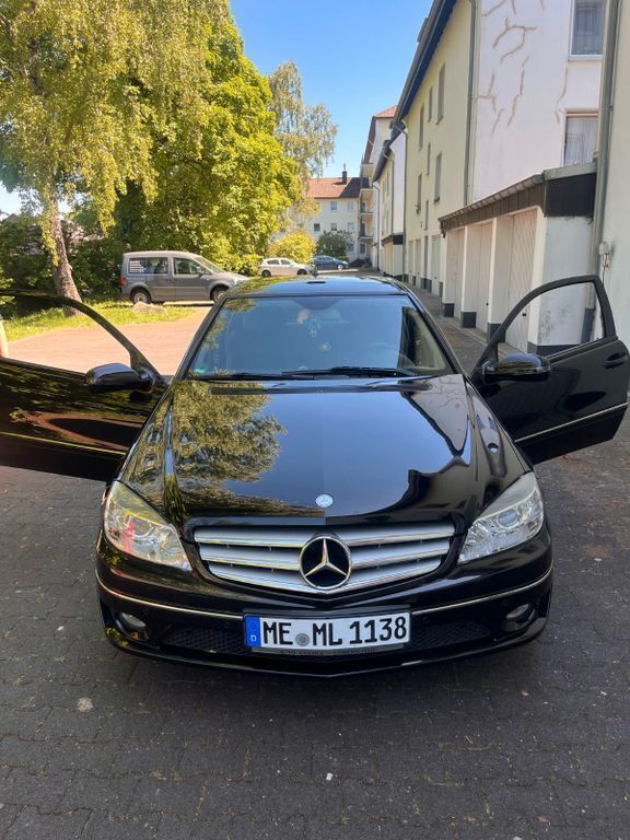 Schwarz Gebraucht 2009 Mercedes CLC180 Kleinwagen | 7.990 € (Fairer Preis) - Bild 1/4