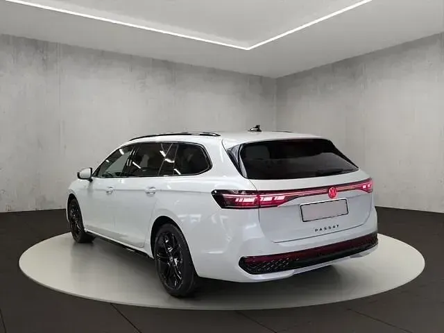Gebraucht VW Passat R-line 150 PS (110 kW) 2026 Grau metallic Kombi