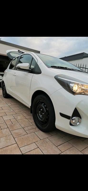 Gebraucht Toyota Yaris 99 PS (72 kW) 2017 Weiß Kleinwagen