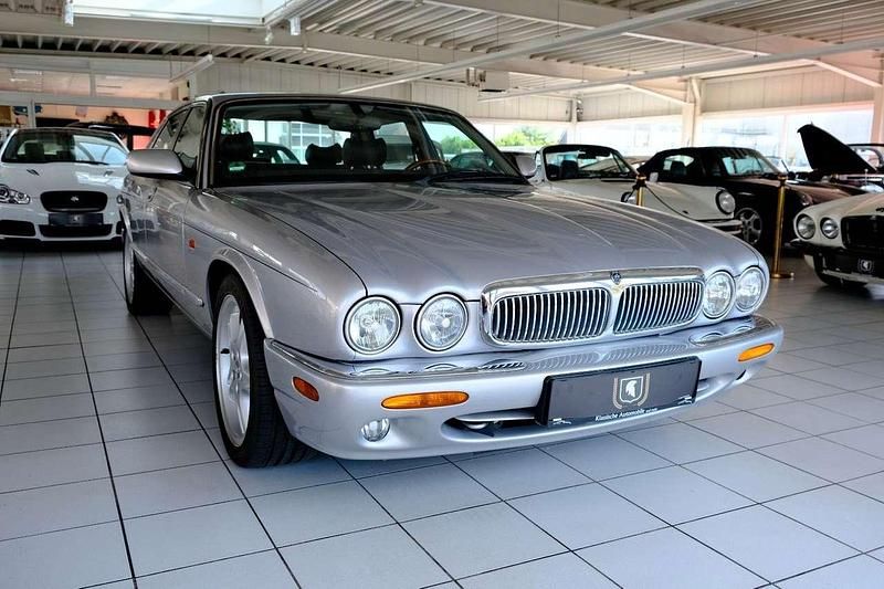 Silber Gebraucht 2001 Jaguar XJ8 Limousine | 13.900 € (Superpreis) - Bild 1/3