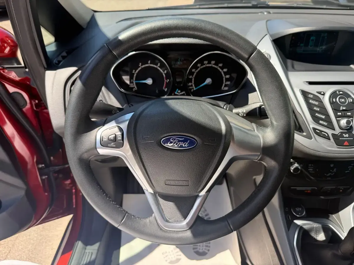 Gebraucht Ford B-MAX SYNC Edition 101 PS (74 kW) 2015 Rot Van / Kleinbus