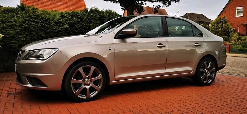 Beige Gebraucht 2015 Seat Toledo Reference Limousine | 6.850 € (Guter Preis) - Bild 1/4