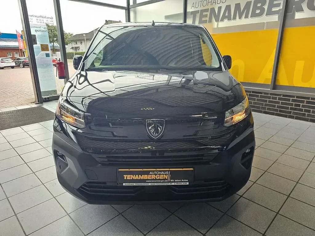 Gebraucht Peugeot Partner 102 PS (75 kW) 2024 Schwarz Van / Kleinbus