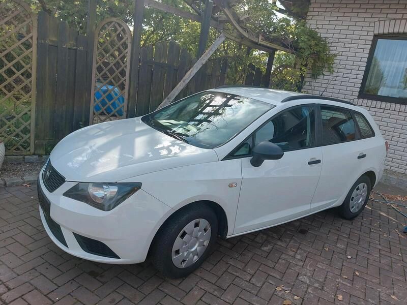 Weiß Gebraucht 2012 Seat Ibiza ST Kombi | 3.000 € (Guter Preis) - Bild 1/4