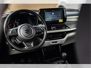 Neu Suzuki Swift Club 83 PS (61 kW) 2025 Silber (premium silver metallic) Limousine