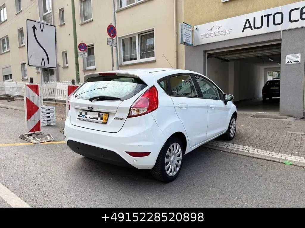 Gebraucht Ford Fiesta Trend 65 PS (47 kW) 2013 Weiß Limousine
