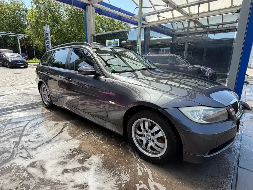 Gebraucht BMW 318 Basis 143 PS (105 kW) 2008 Grau Kombi