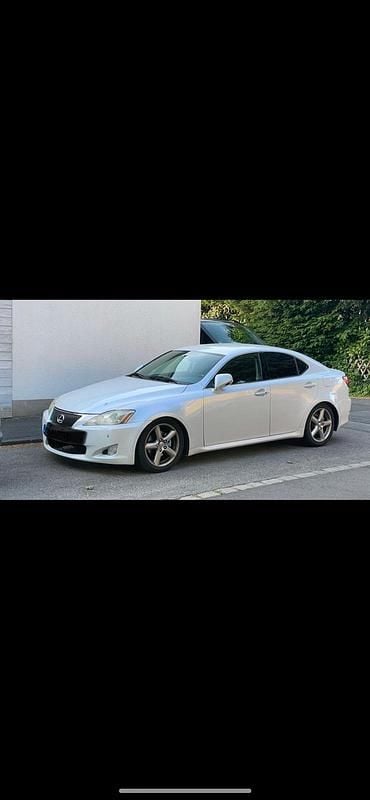 Weiß Gebraucht 2008 Lexus IS220d Limousine | 3.900 € - Bild 1/4