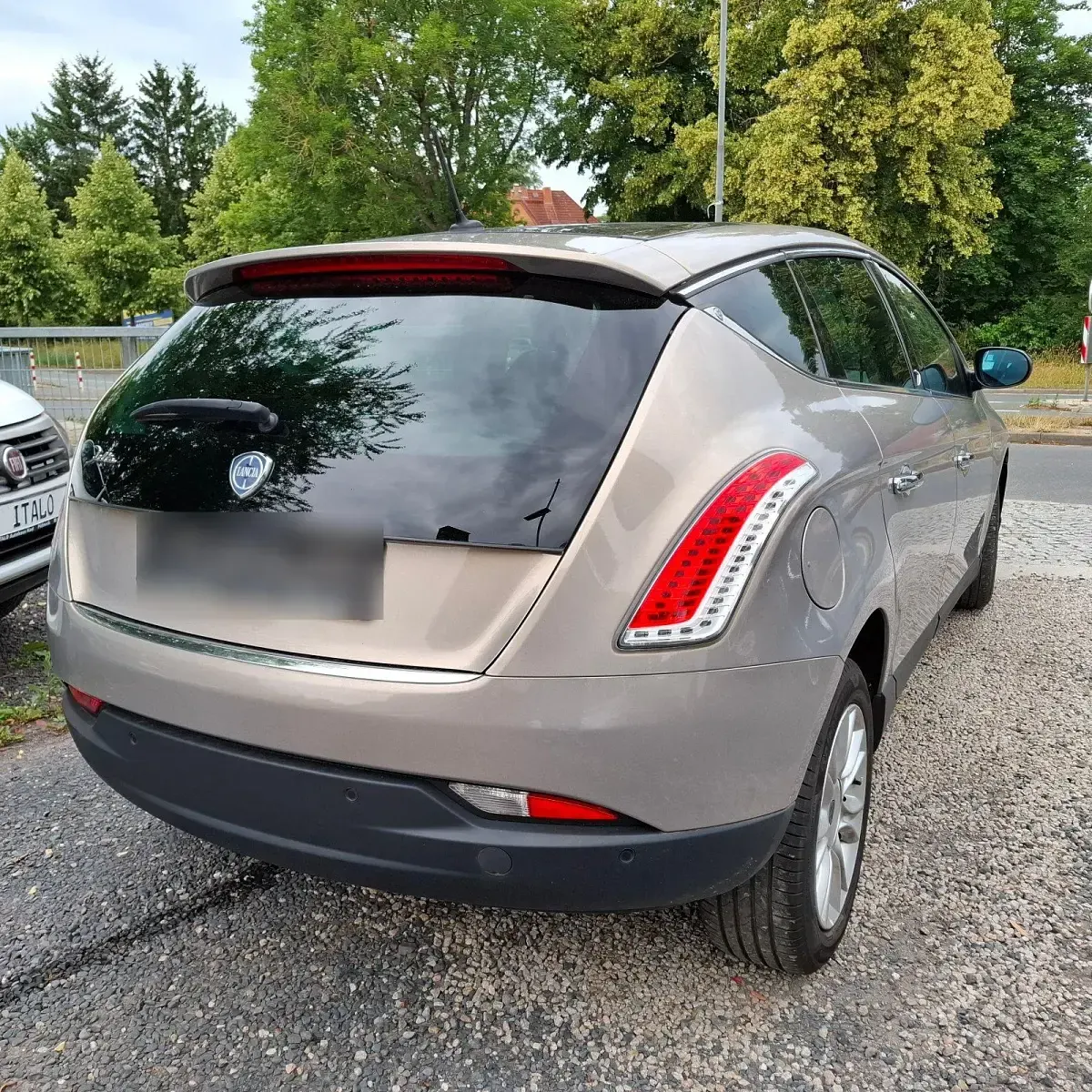 Usata Lancia Delta 120 CV (88 kW) 2009 Oro Utilitaria