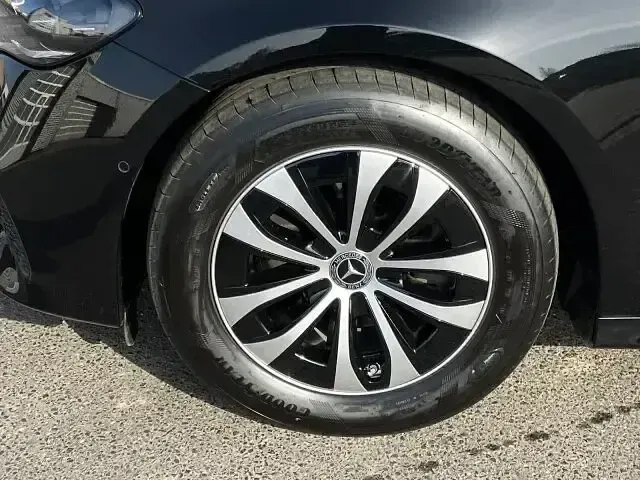 Gebraucht Mercedes E200 Avantgarde 205 PS (150 kW) 2025 Schwarz Limousine