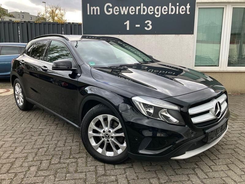 Schwarz Gebraucht 2016 Mercedes GLA220 Style SUV | 11.900 € (Superpreis) - Bild 1/4