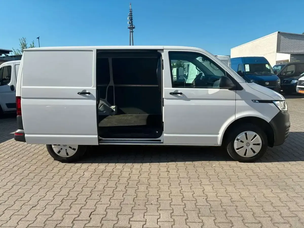 Gebraucht VW Transporter 110 PS (80 kW) 2022 Candyweiss Van