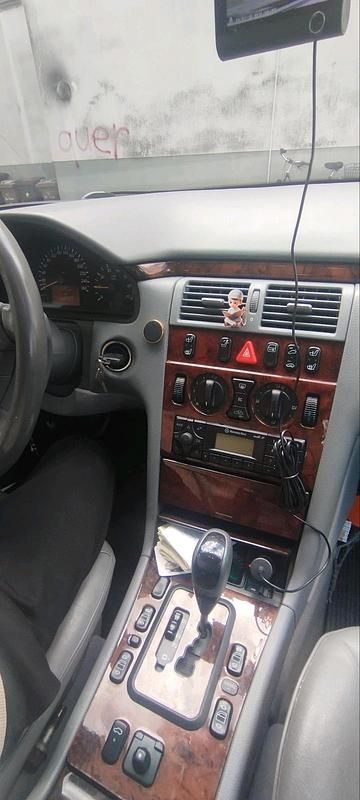 Gebraucht Mercedes E280 204 PS (150 kW) 2002 Blau Limousine