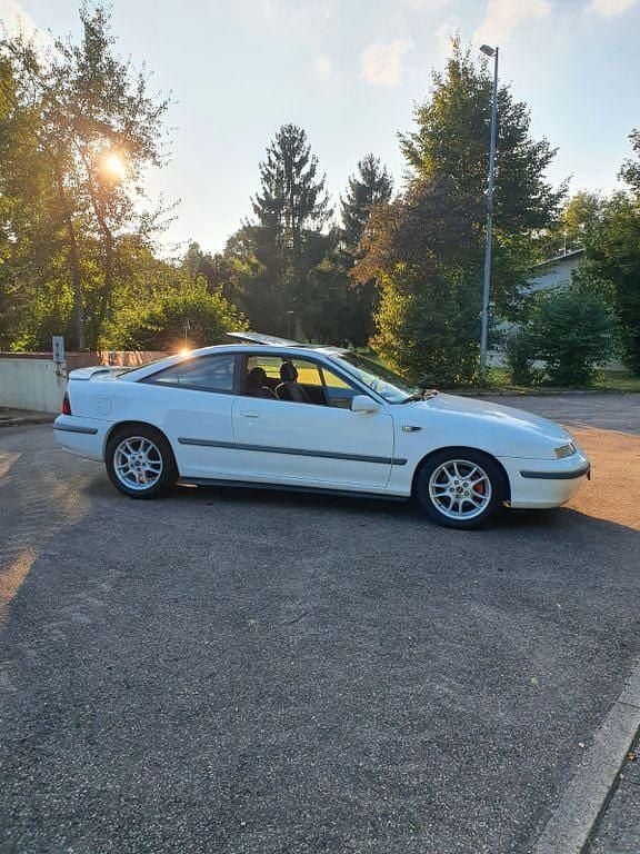 Weiß Gebraucht 1996 Opel Calibra Coupé | 7.499 € - Bild 1/4