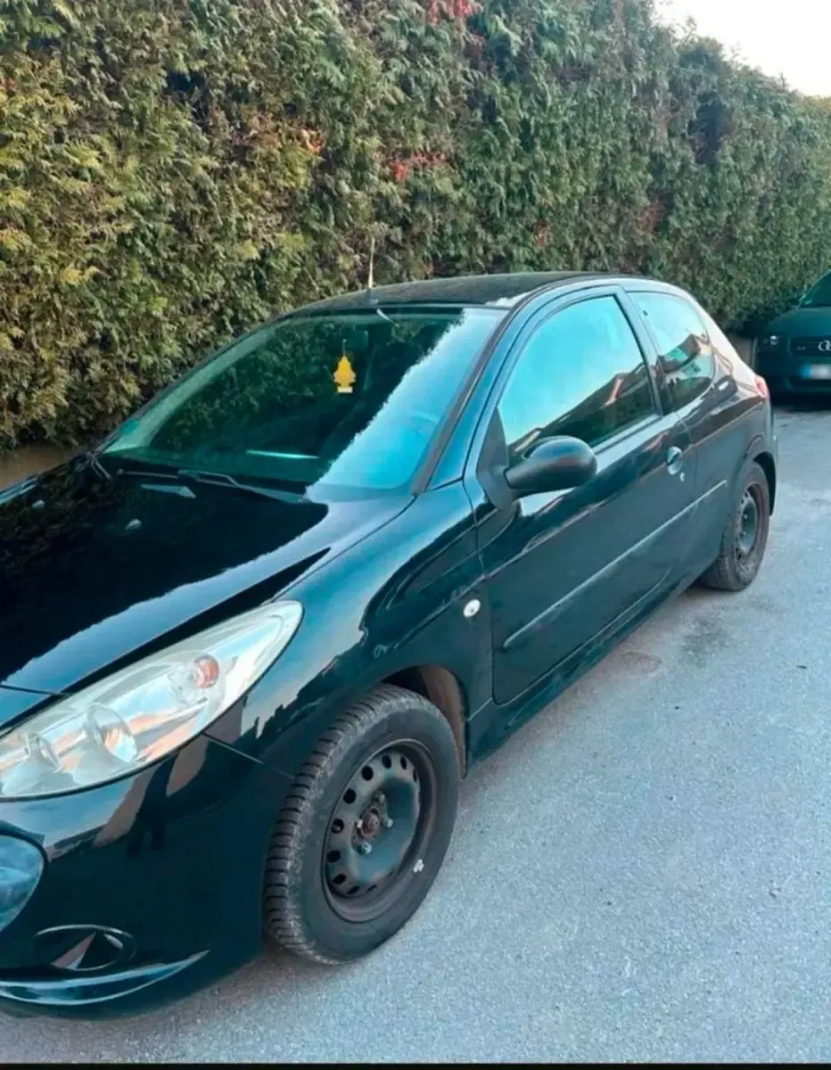 Gebraucht Peugeot 206+ 75 PS (55 kW) 2009 Schwarz Kleinwagen