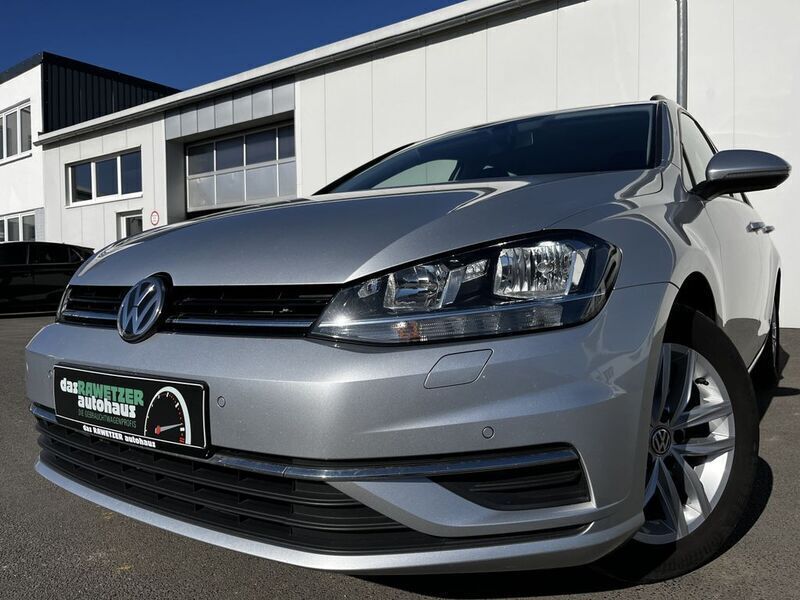 Silber Gebraucht 2019 VW Golf VII Comfortline Kombi | 17.860 € (Fairer Preis) - Bild 1/4