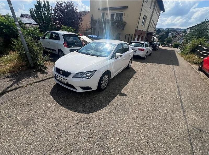 Weiß Gebraucht 2013 Seat Leon Limousine | 5.800 € (Guter Preis) - Bild 1/4