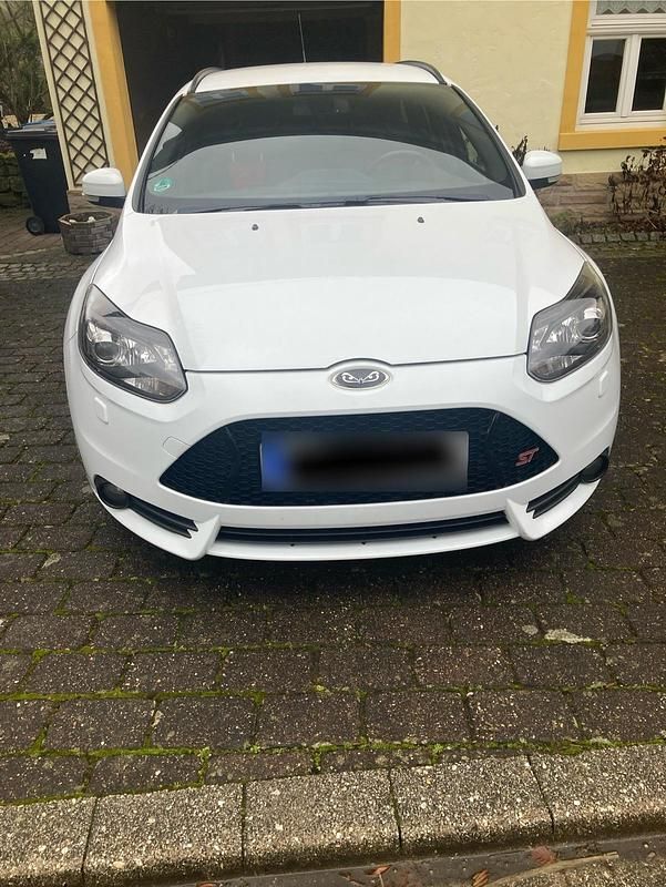 Gebraucht Ford Focus ST 250 PS (183 kW) 2014 Weiß Kombi
